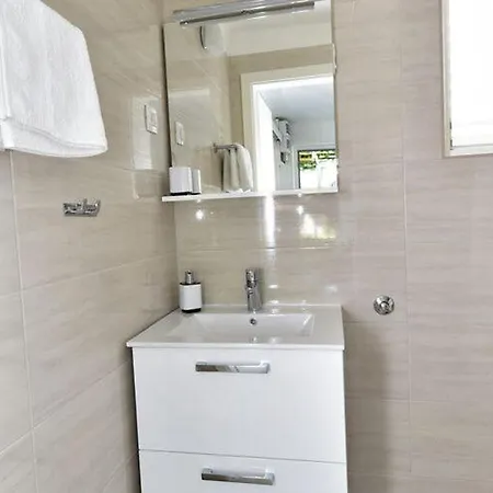 Apartament Kanjuo - With Terrace And Garden View