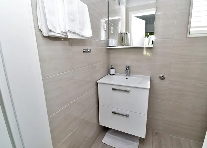 Kanjuo - With Terrace And Garden View