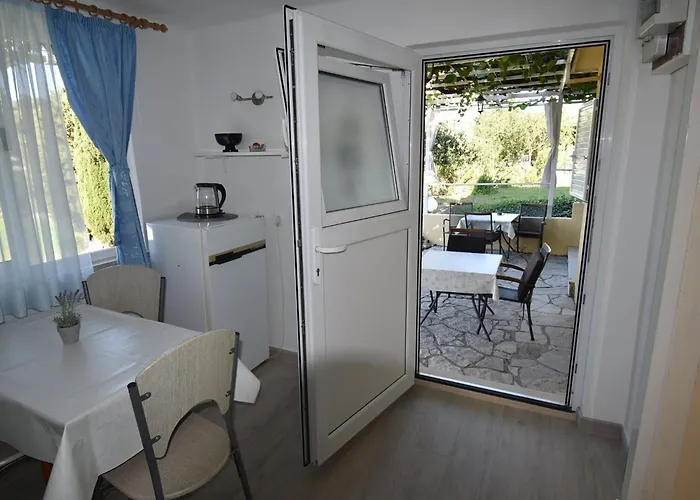 Kanjuo - With Terrace And Garden View