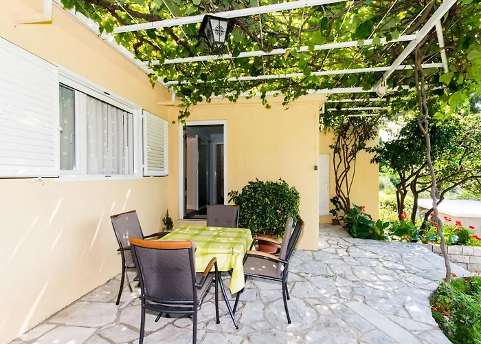 Kanjuo - With Terrace And Garden View * 米利尼